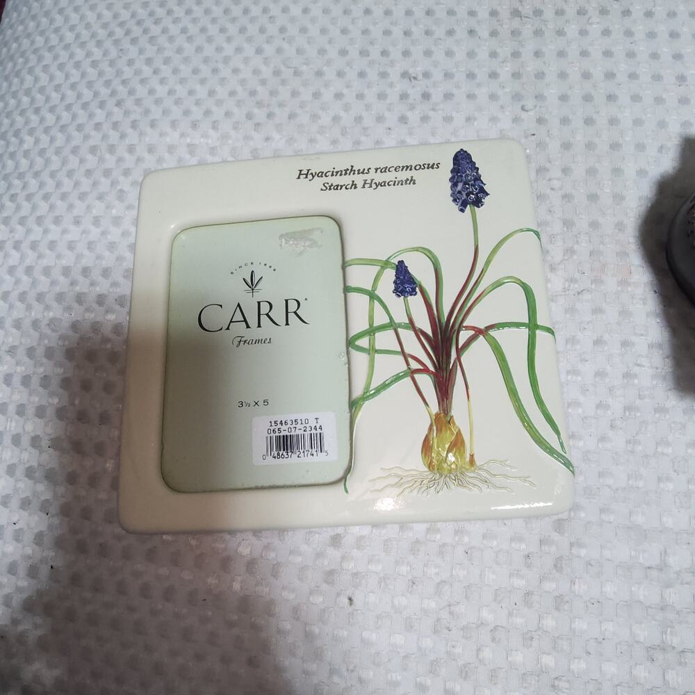 CARR BOTANICAL GARDEN 3.5: x 5" RESIN PICTURE FRAME HOLDER